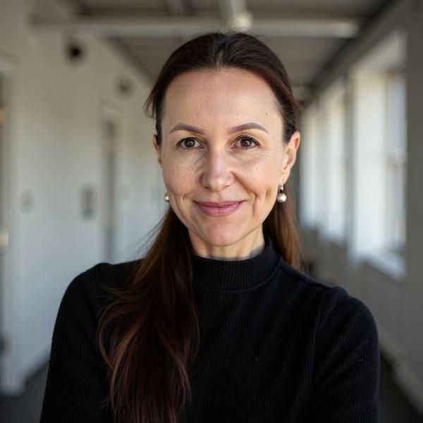 Portrait picture of Suzanne Bocking